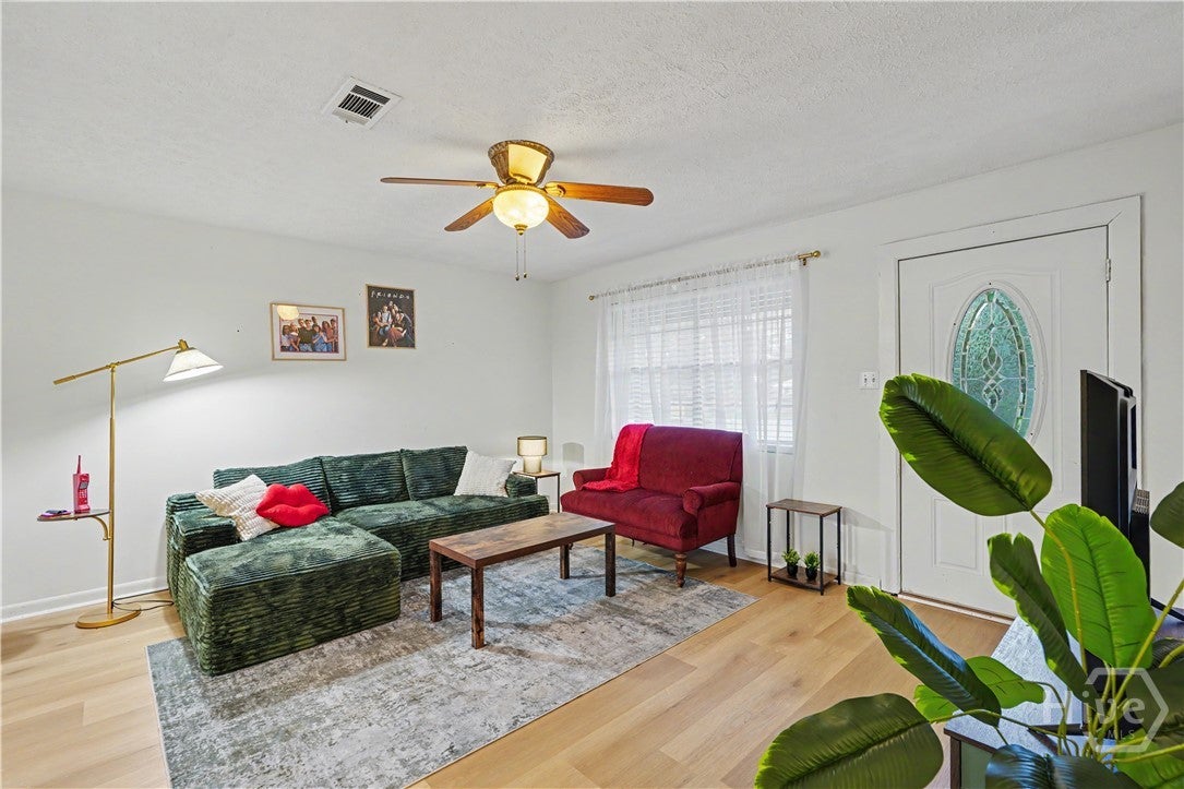 200 Melrose Place