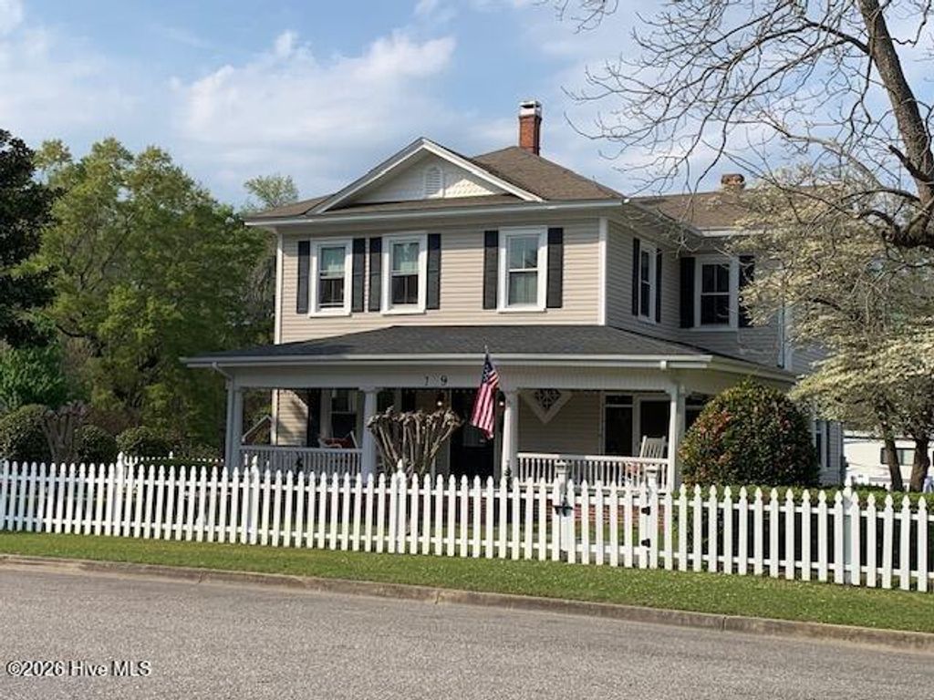 Photo of 129 E Nance Street, Whiteville, NC 28472 (MLS # 100563216)