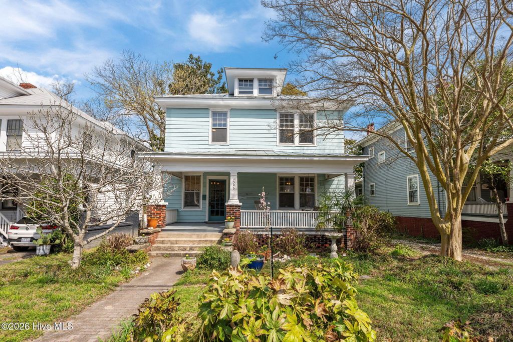 Photo of 1306 National Avenue, New Bern, NC 28560 (MLS # 100559954)