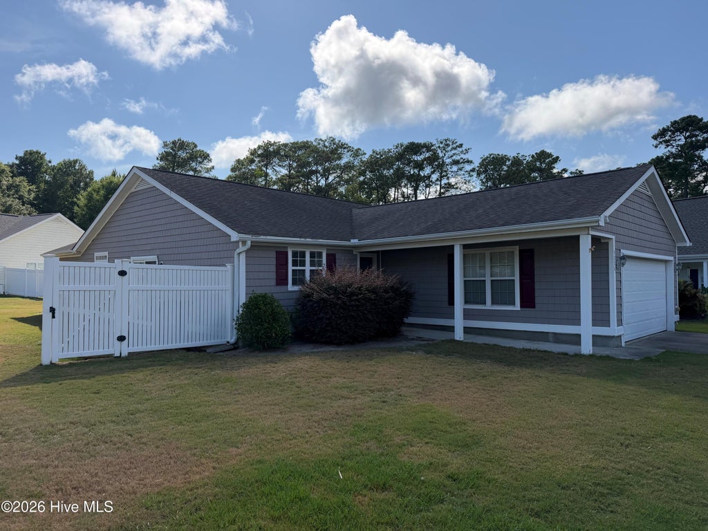 Photo of 5006 Glen Cove Drive SE, Southport, NC 28461 (MLS # 100579667)