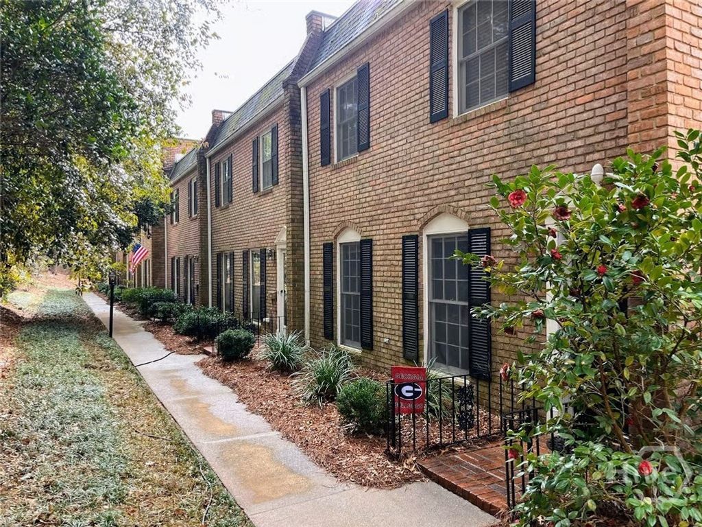 Photo of 42 N Stratford Drive, Athens, GA 30605 (MLS # CL347143)