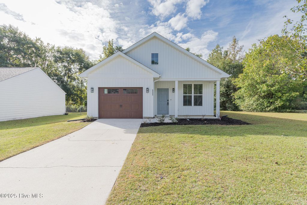 Photo of 111 Hampton Court, Jacksonville, NC 28546 (MLS # 100539102)