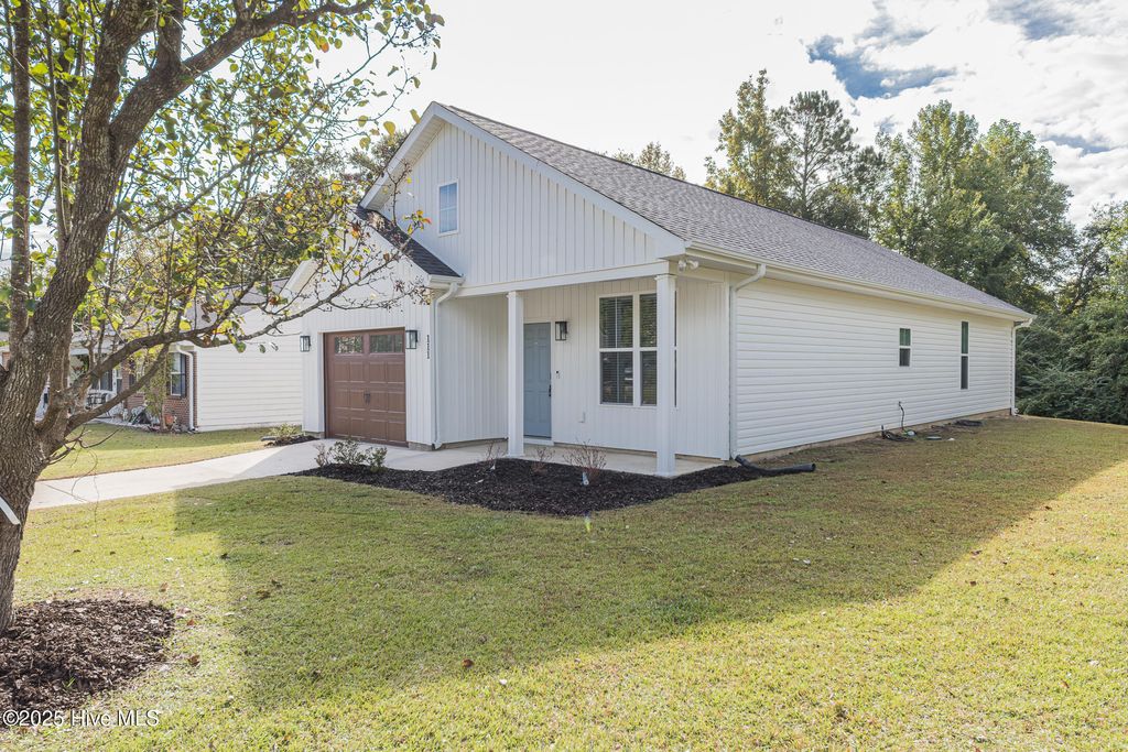 Photo of 111 Hampton Court, Jacksonville, NC 28546 (MLS # 100539102)