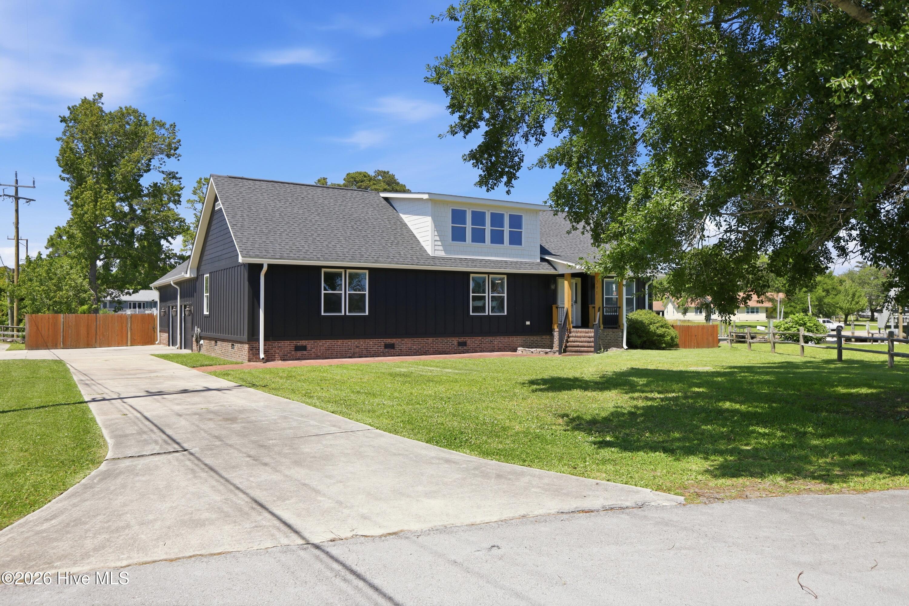 201 Mansfield Parkway