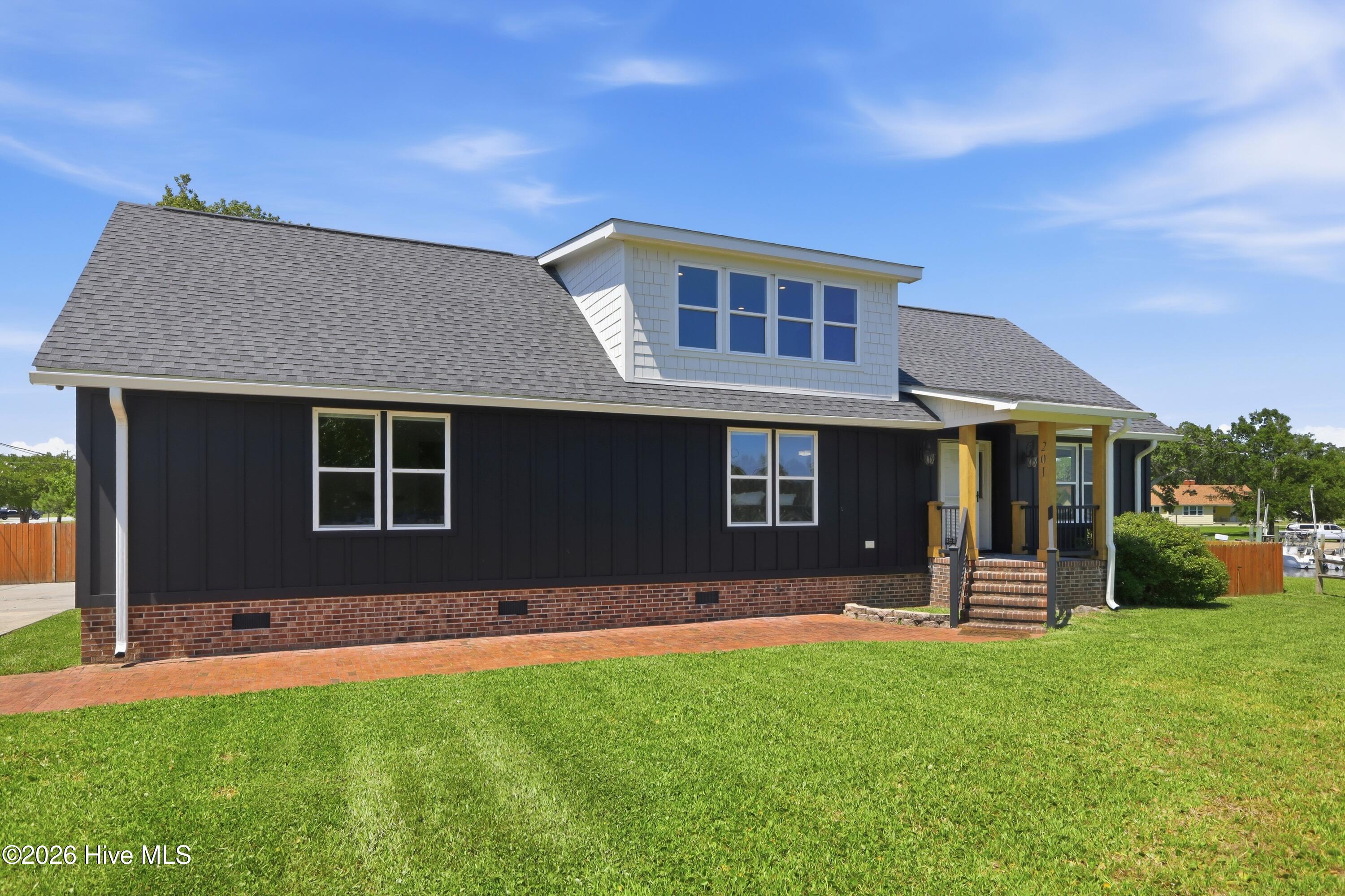 201 Mansfield Parkway