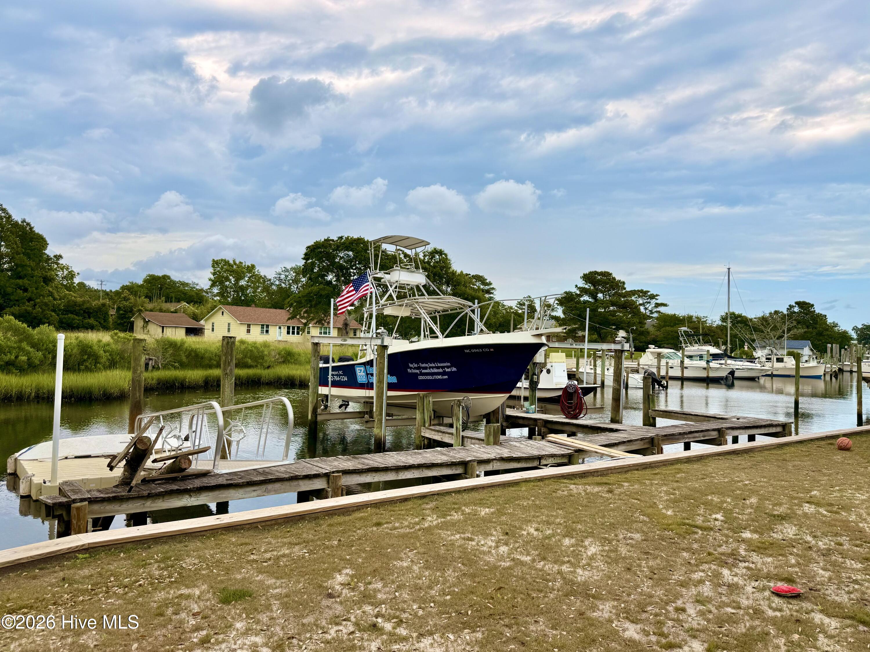 201 Mansfield Parkway
