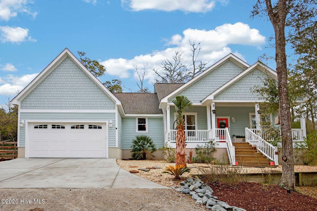 Photo of 2706 Sea Vista Drive SW, Supply, NC 28462 (MLS # 100555452)