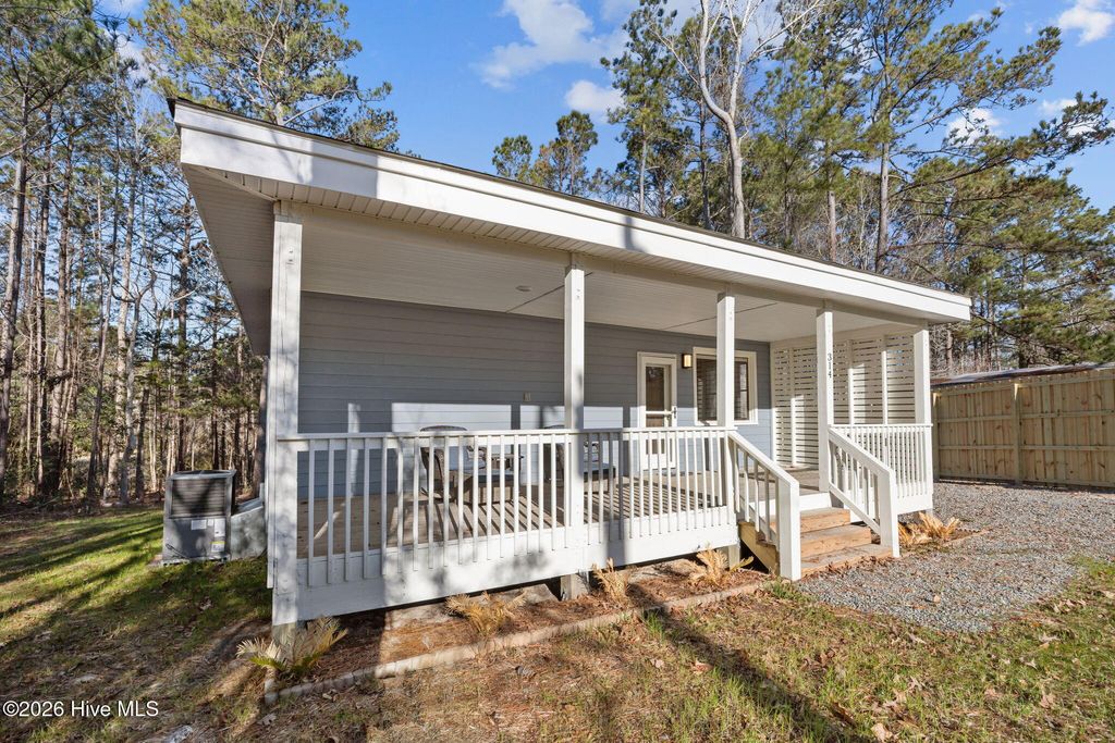 Photo of 314 Pond View Court, Hampstead, NC 28443 (MLS # 100558937)