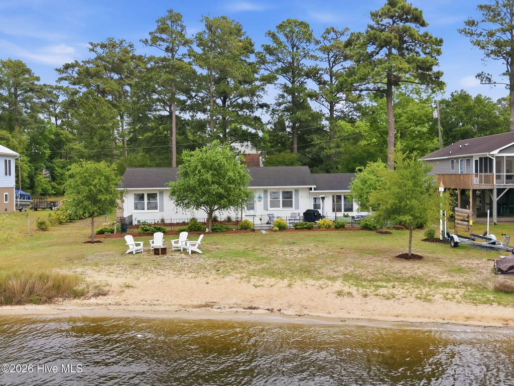 Photo of 304 Sunnyside Drive, Washington, NC 27889 (MLS # 100573289)
