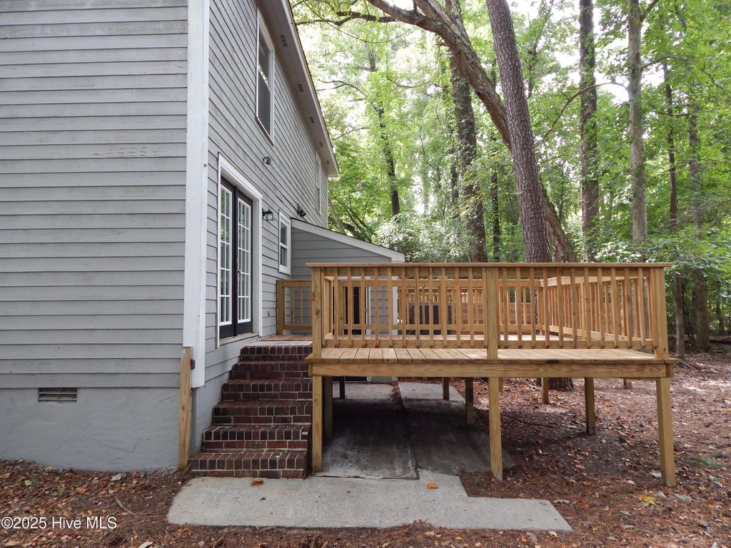 Photo of 112 Ridge Place, Greenville, NC 27834 (MLS # 100570343)
