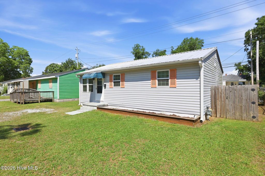 Photo of 518 Ruth Avenue, New Bern, NC 28560 (MLS # 100575890)