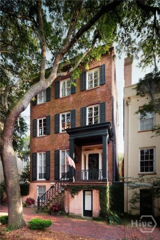 11 W Jones Street