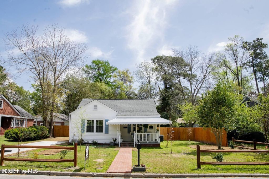 Photo of 116 W Bayshore Boulevard, Jacksonville, NC 28540 (MLS # 100568103)