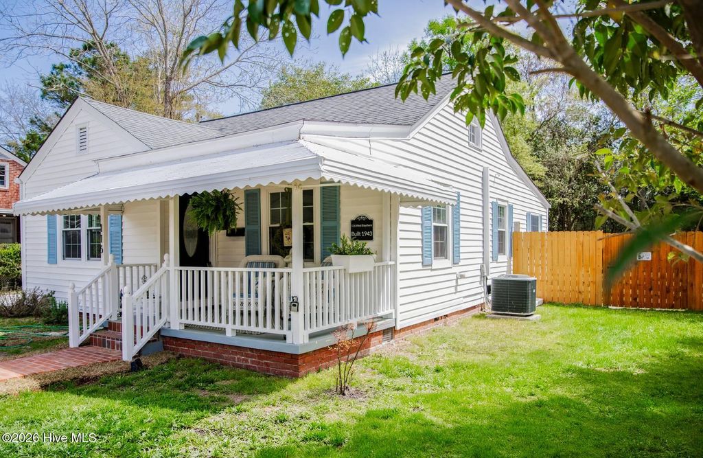 Photo of 116 W Bayshore Boulevard, Jacksonville, NC 28540 (MLS # 100568103)