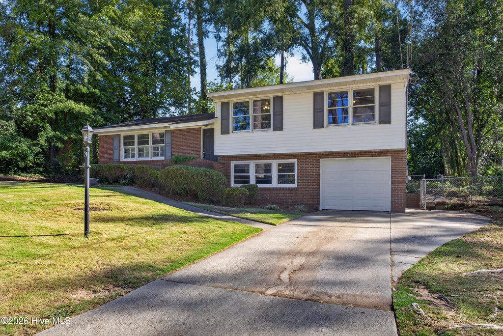 Photo of 2920 Hampshire Drive, Augusta, GA 30909 (MLS # 100606816)