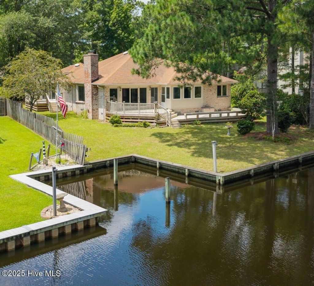 Photo of 104 Lantern Lane, New Bern, NC 28562 (MLS # 100521354)