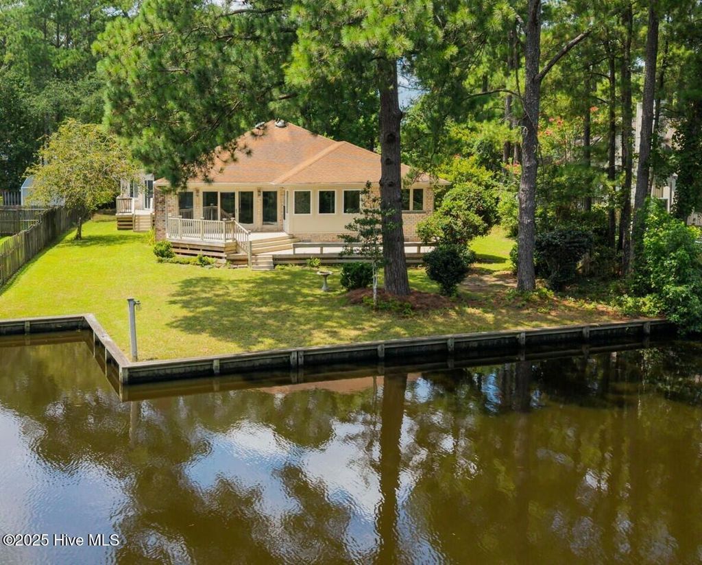 Photo of 104 Lantern Lane, New Bern, NC 28562 (MLS # 100521354)