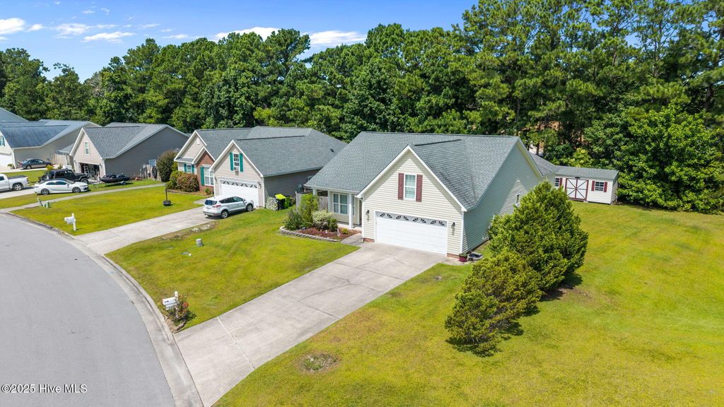 Photo of 121 Blackheath Drive, New Bern, NC 28560 (MLS # 100522132)