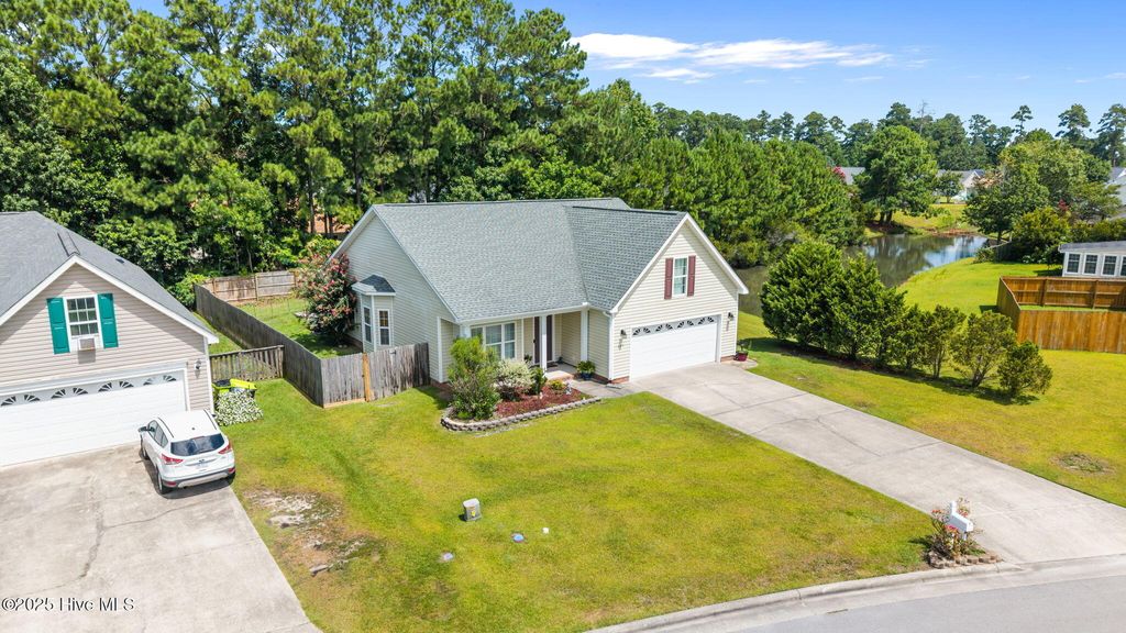 Photo of 121 Blackheath Drive, New Bern, NC 28560 (MLS # 100522132)