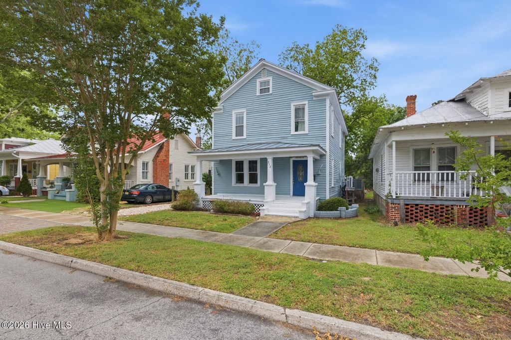 Photo of 312 Avenue B, New Bern, NC 28560 (MLS # 100571873)