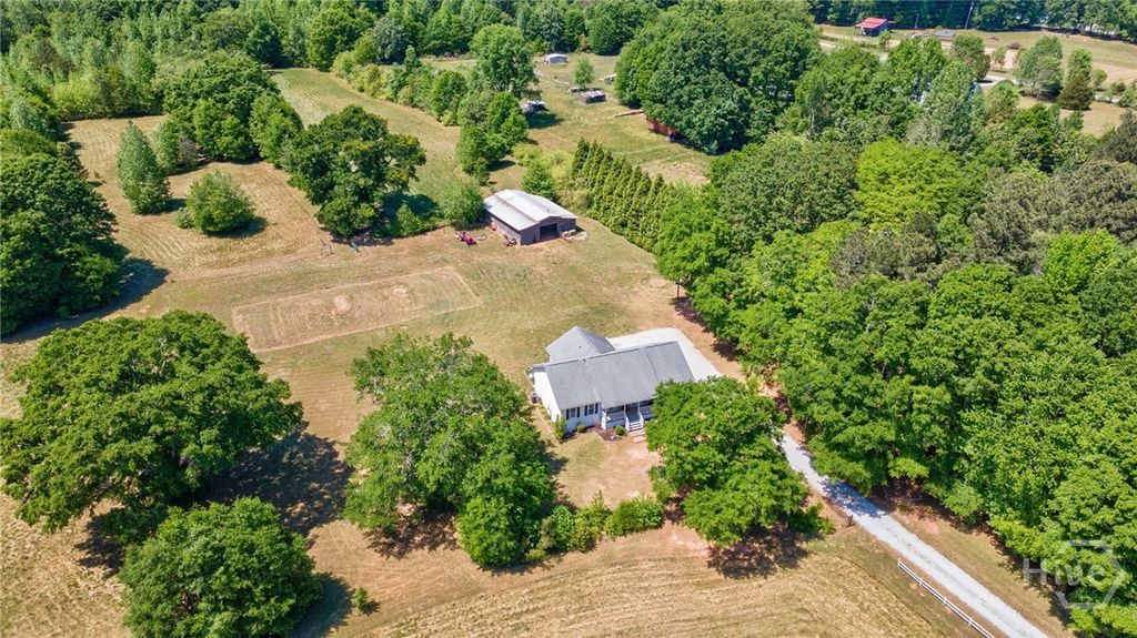Photo of 1221 Barber Creek Road, Statham, GA 30666 (MLS # CL354196)