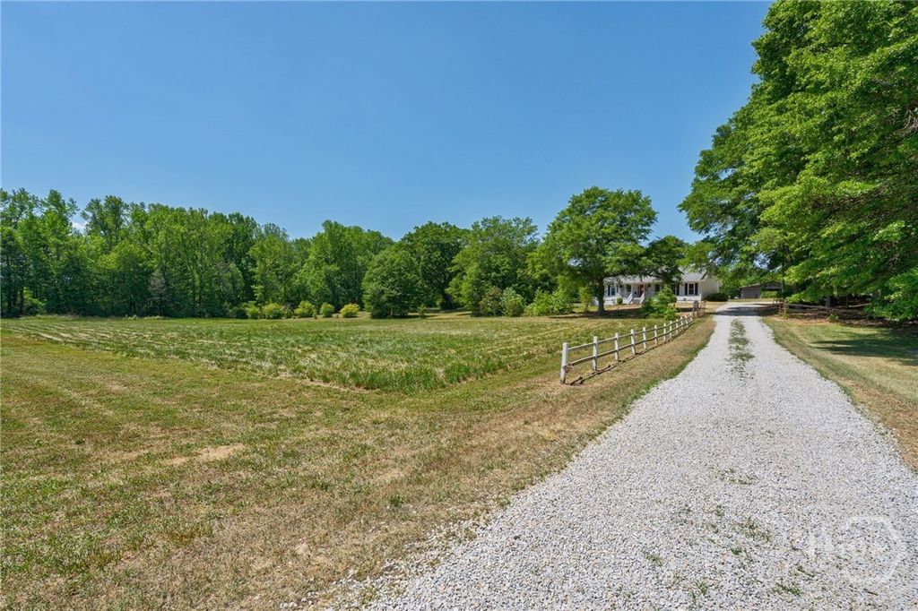 Photo of 1221 Barber Creek Road, Statham, GA 30666 (MLS # CL354196)