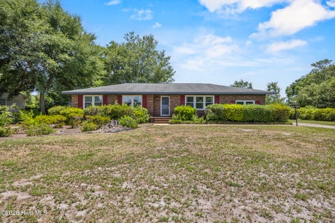 Homes For Sale - 320 Ilex Drive<br/> Wilmington, NC 28412