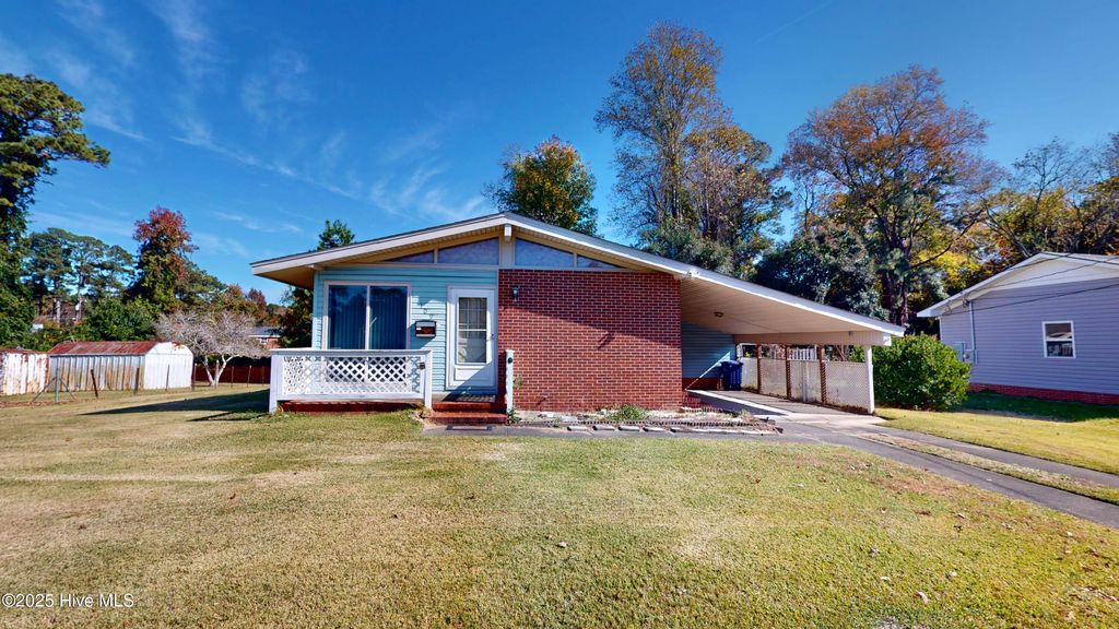 Photo of 109 London Lane, Jacksonville, NC 28546 (MLS # 100541528)