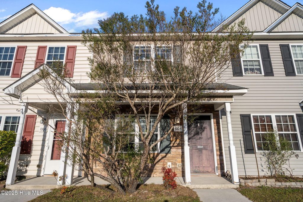 Photo of 1004 Grandeur Avenue, Jacksonville, NC 28546 (MLS # 100546249)