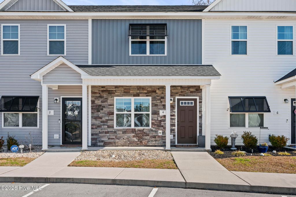 Photo of 4 Catalina Circle, Swansboro, NC 28584 (MLS # 100547697)