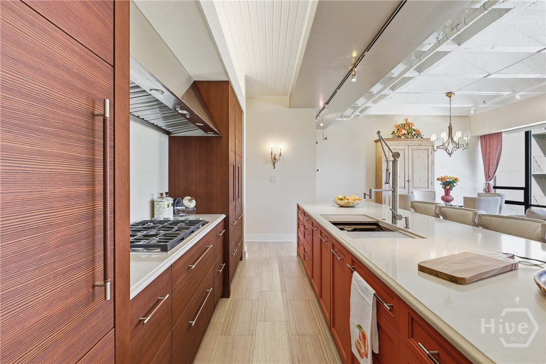 Savannah, Georgia 31401, United States, 1 Bedroom Bedrooms, ,2 BathroomsBathrooms,Residential,Active,255408