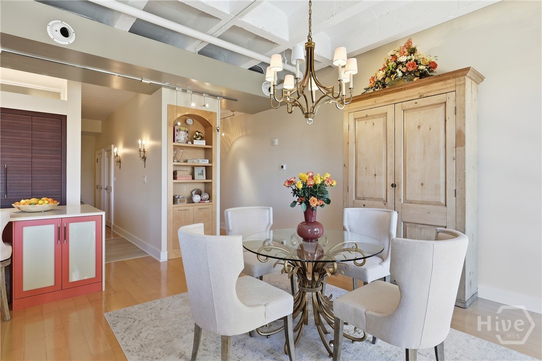 Savannah, Georgia 31401, United States, 1 Bedroom Bedrooms, ,2 BathroomsBathrooms,Residential,Active,255408