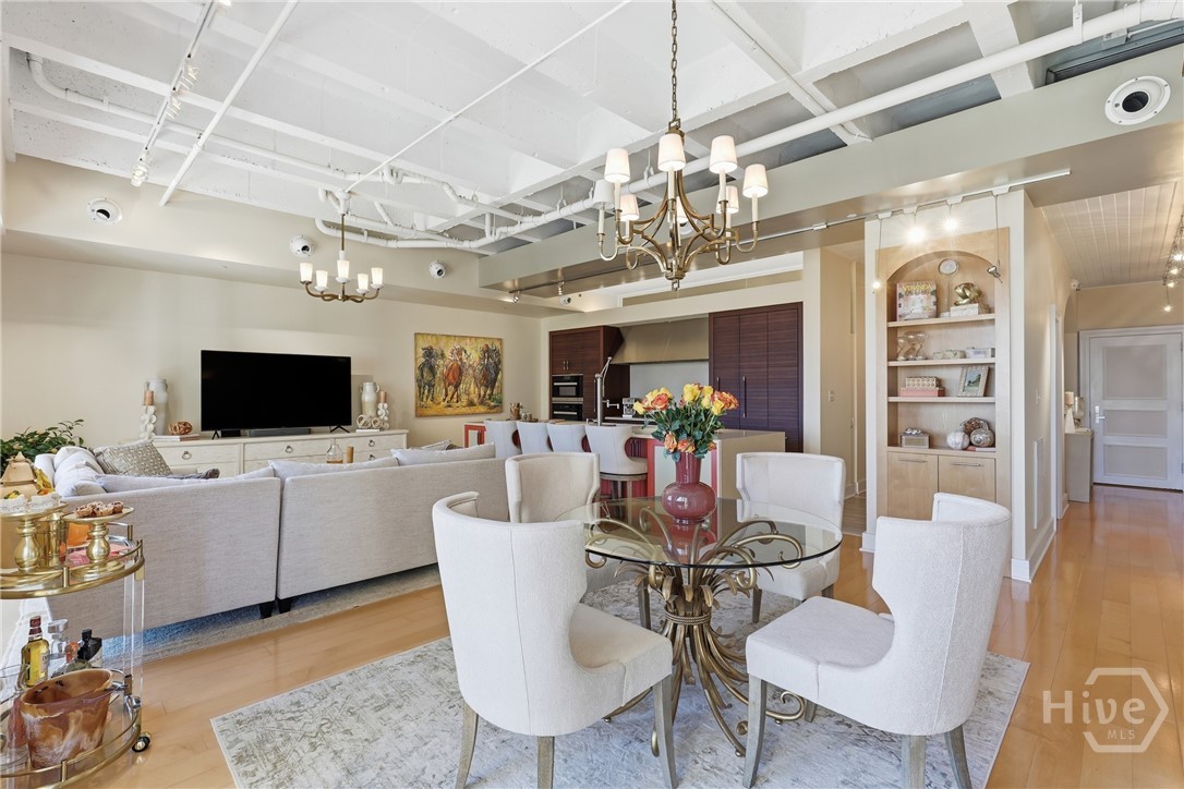 Savannah, Georgia 31401, United States, 1 Bedroom Bedrooms, ,2 BathroomsBathrooms,Residential,Active,255408