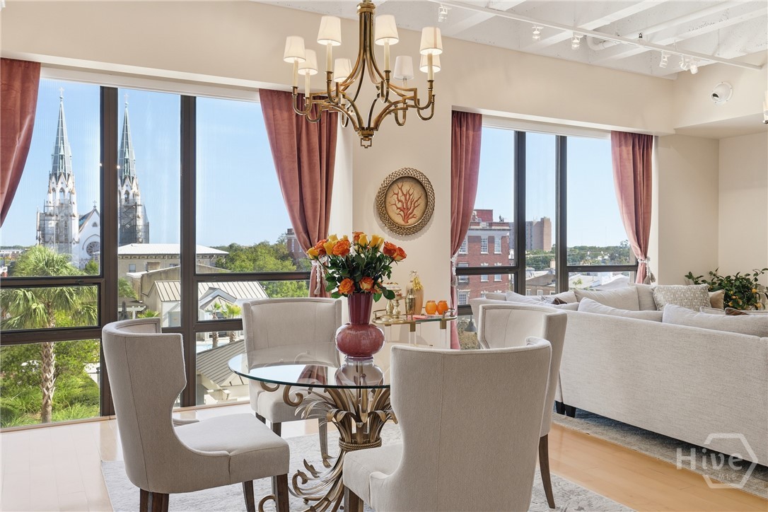 Savannah, Georgia 31401, United States, 1 Bedroom Bedrooms, ,2 BathroomsBathrooms,Residential,Active,255408