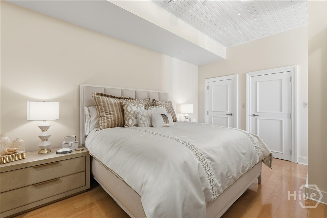 Savannah, Georgia 31401, United States, 1 Bedroom Bedrooms, ,2 BathroomsBathrooms,Residential,Active,255408