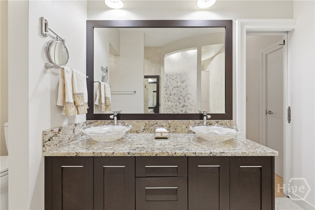 Savannah, Georgia 31401, United States, 1 Bedroom Bedrooms, ,2 BathroomsBathrooms,Residential,Active,255408