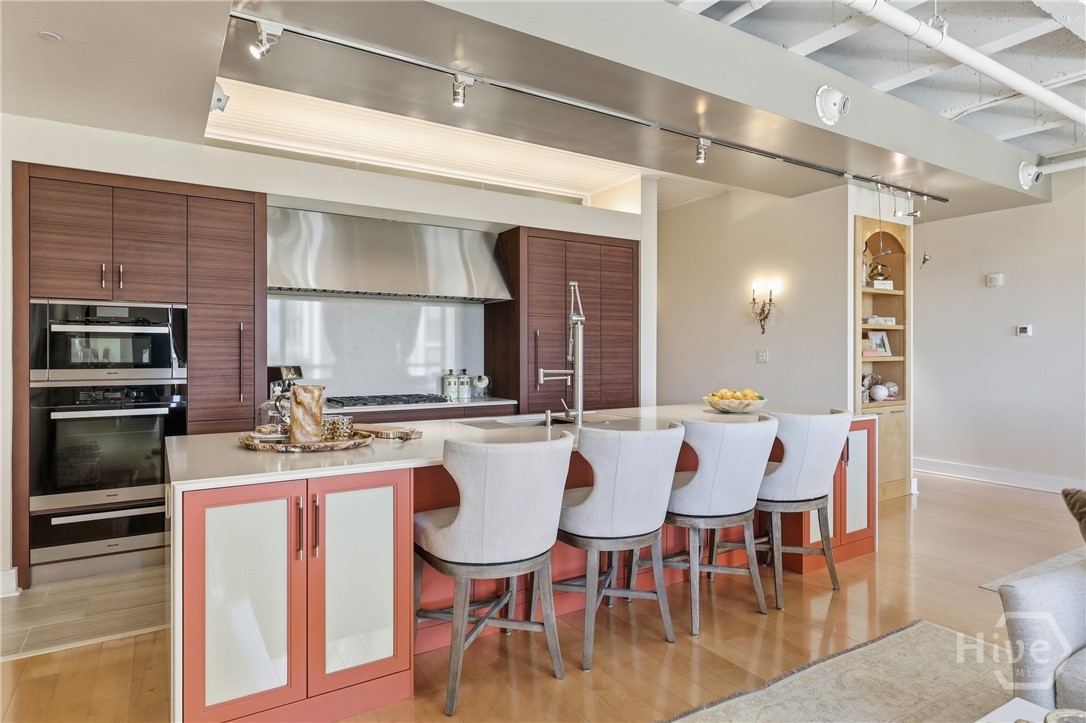 Savannah, Georgia 31401, United States, 1 Bedroom Bedrooms, ,2 BathroomsBathrooms,Residential,Active,255408