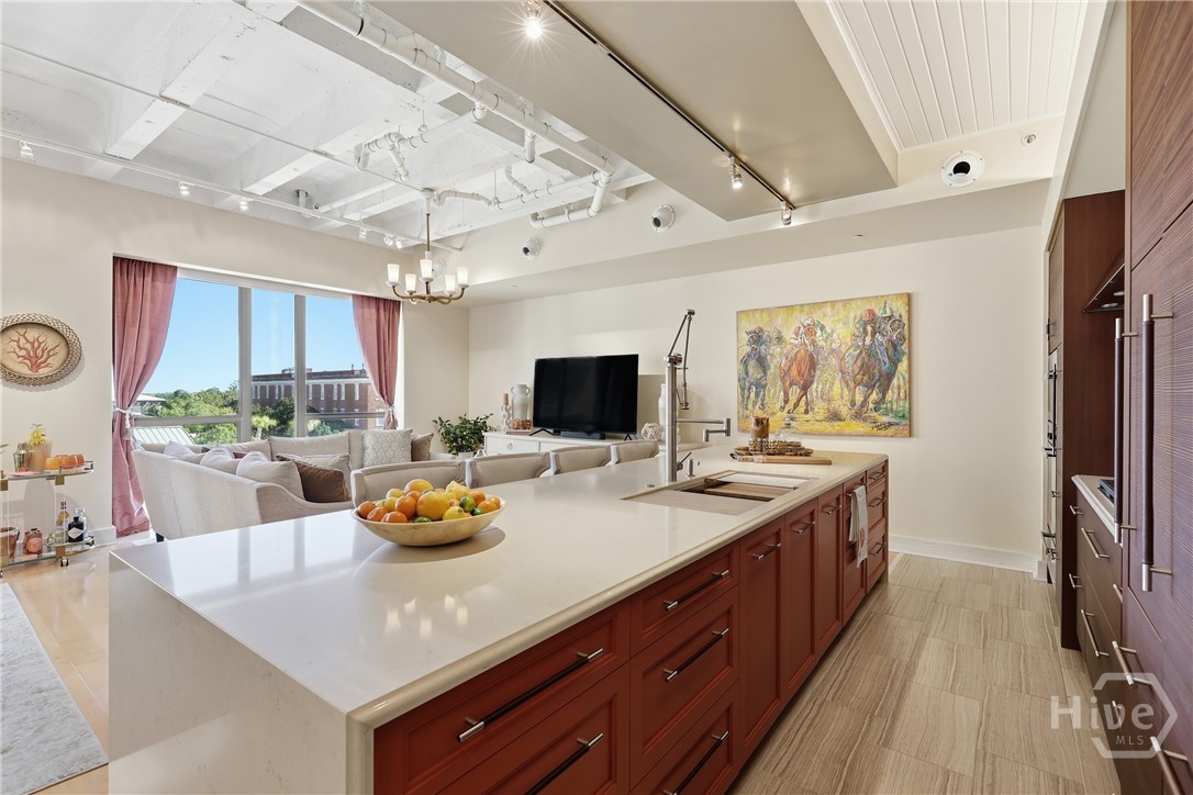 Savannah, Georgia 31401, United States, 1 Bedroom Bedrooms, ,2 BathroomsBathrooms,Residential,Active,255408