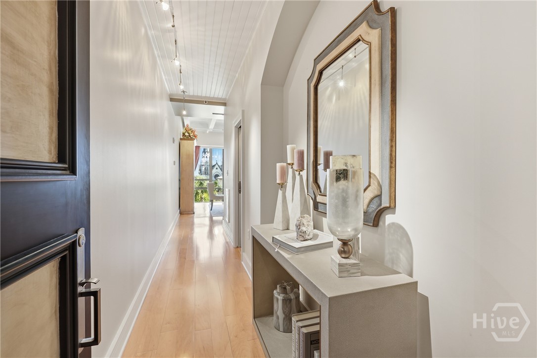 Savannah, Georgia 31401, United States, 1 Bedroom Bedrooms, ,2 BathroomsBathrooms,Residential,Active,255408