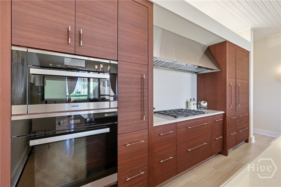 Savannah, Georgia 31401, United States, 1 Bedroom Bedrooms, ,2 BathroomsBathrooms,Residential,Active,255408