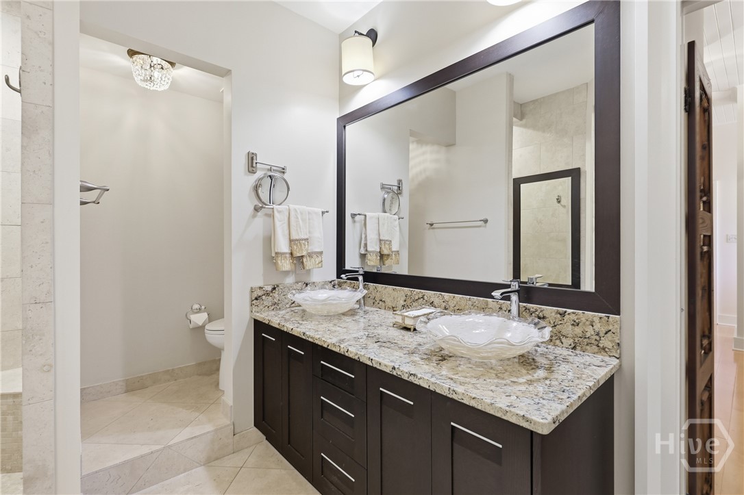 Savannah, Georgia 31401, United States, 1 Bedroom Bedrooms, ,2 BathroomsBathrooms,Residential,Active,255408