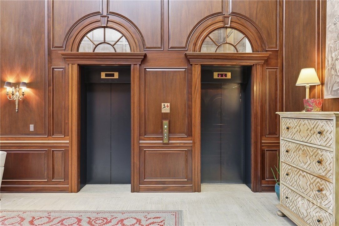 Savannah, Georgia 31401, United States, 1 Bedroom Bedrooms, ,2 BathroomsBathrooms,Residential,Active,255408