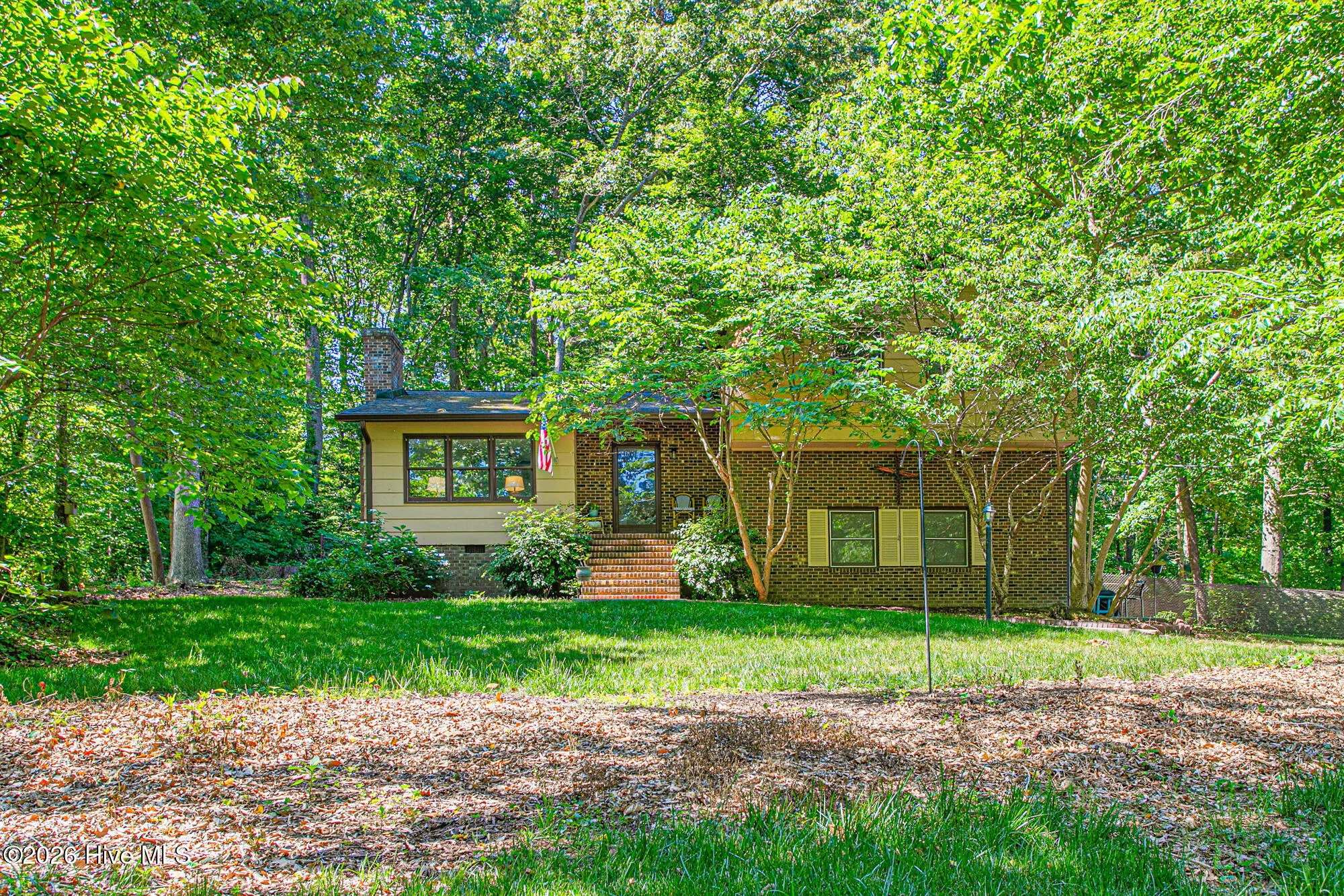 1832 Travis Lane