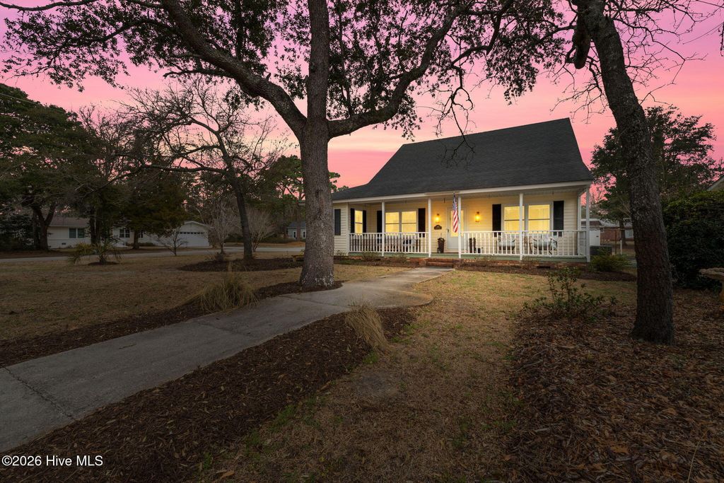 Photo of 220 Willis Drive, Southport, NC 28461 (MLS # 100557062)