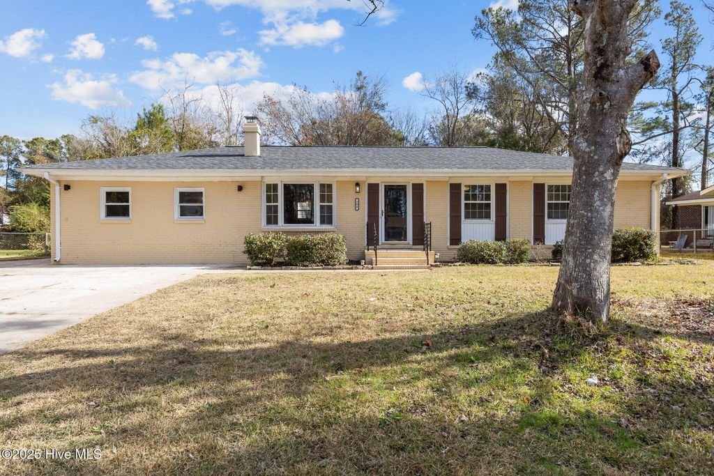 Photo of 504 Oakwood Avenue, Jacksonville, NC 28546 (MLS # 100544874)