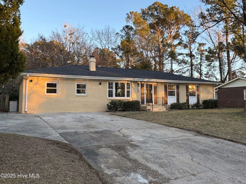Photo of 504 Oakwood Avenue, Jacksonville, NC 28546 (MLS # 100544874)