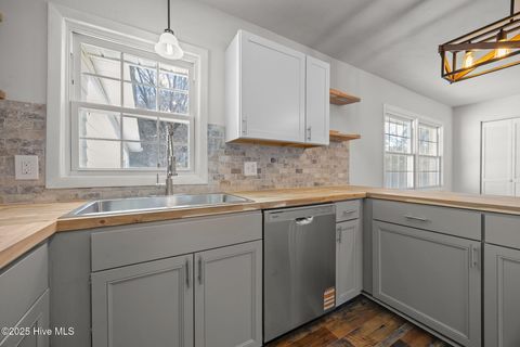 Tiny photo for 504 Oakwood Avenue, Jacksonville, NC 28546 (MLS # 100544874)