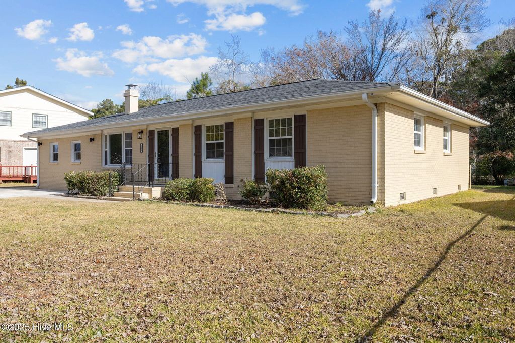Photo of 504 Oakwood Avenue, Jacksonville, NC 28546 (MLS # 100544874)