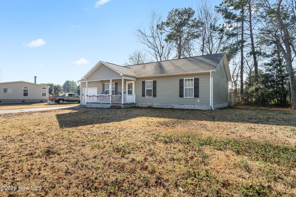 Photo of 98 Meadow Farms Road, Richlands, NC 28574 (MLS # 100548732)