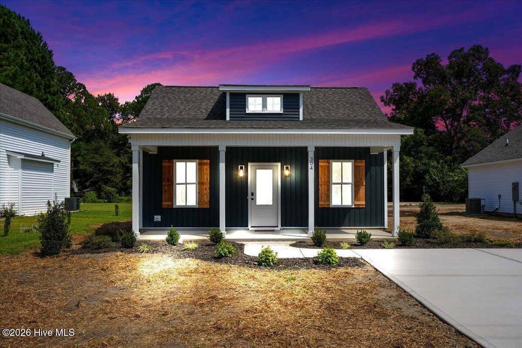 Photo of 304 S Sycamore Street, Fremont, NC 27830 (MLS # 100597008)